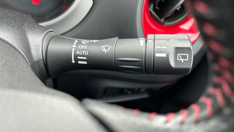 Nissan Juke 1.5 dCi N-Connecta 5dr Diesel Hatchback